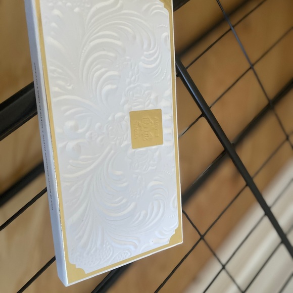 KVD PALETTE - Picture 2 of 2